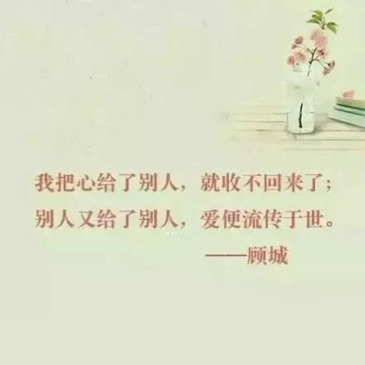 六月你好的朋友圈文案：在我的身与心之间向东又向夏…